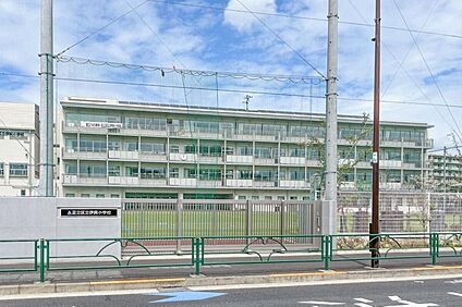 足立区立伊興小学校 170ｍ(徒歩3分)