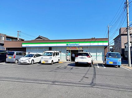 ファミリーマート南花畑店 950ｍ(徒歩12分・自転車4分)