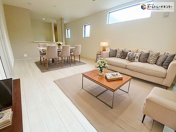 【リビング】≪Living room≫
ホームパーティに招きたくなる広々LDK.伸びやかな子育てや、にぎやかなふれあいの日々を存分に楽しんでください。
※家具をCGで加工しており、家具付き販売ではございません。