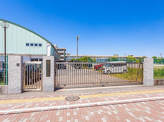 三郷市立北中学校(約800m)