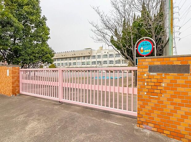 足立区立皿沼小学校（約500m）
