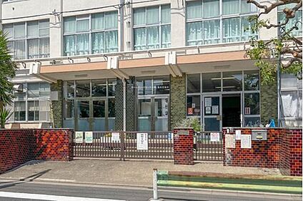 足立区立伊興中学校 900m(徒歩12分)