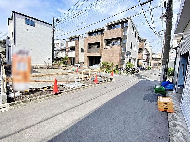 【前面道路含む現地写真】≪内覧以外にも資金計画やライフプランに寄り添ったご提案をいたします♪≫小中学校、複数スーパーが徒歩10分圏内に揃うご家族みんなが暮らしやすいエリアです♪是非現地をご確認ください!