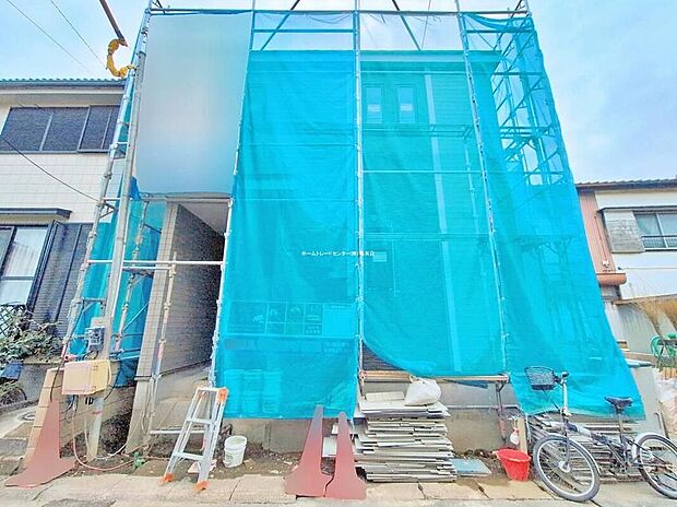【現地外観写真】食洗機や浴室乾燥機など、暮らしを快適にする設備を採用♪
広々20帖のLDKと4居室を備え、家族団らんの時間はもちろん、それぞれのプライベートな時間も大切にできる住まいです◎現地(2026年9月)撮影