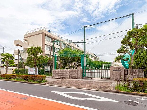 葛飾区立上平井中学校（約280m）