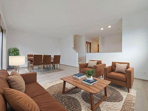 【B号棟】
陽光ふりそそぐ約１９帖の明るいリビング。
対面式キッチンは、家事をしながら家族の様子が一目でわかる安心＆便利設備♪
※家具をCGで加工しています。家具付き販売ではございません。