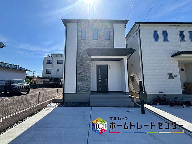 名東区香流８期　全３棟
ご好評につき残り1棟！
堂々完成しました☆
ぜひ現地にて、実際の建物・街並み・日当たり等ご確認下さい！
お問い合わせはお気軽に♪