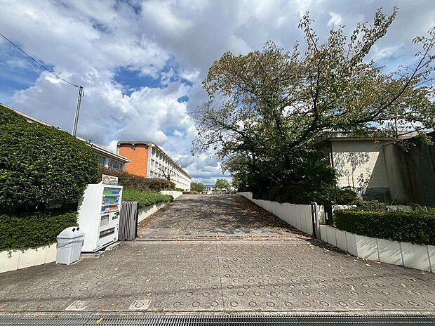 尾張旭市立三郷小学校まで350m