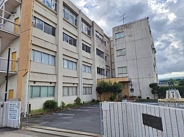 豊山町立新栄小学校まで480m