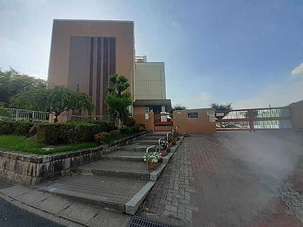 名古屋市立植田中学校(約1,403m)