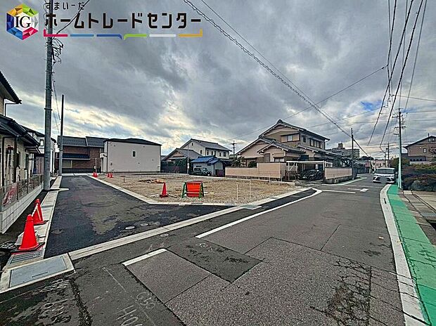 【前面道路含む現地写真】前面は、北側約６．０ｍの道路に接道しています。
ぜひ現地にて、実際の街並み・日当たり等ご確認下さい♪
お問い合わせはお気軽に☆