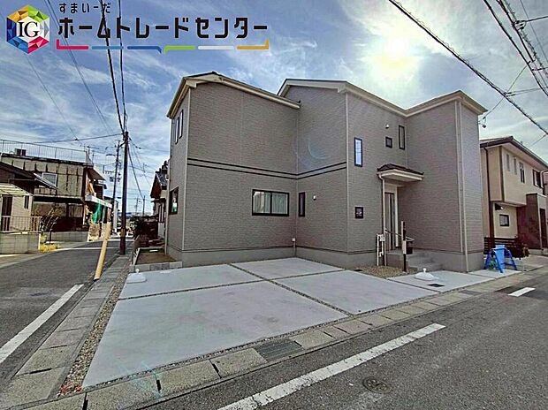 【駐車場】並列2台駐車可能スペースを確保しました☆
来客時も安心です♪
セカンドカー用にされてもいいですね♪
交通量が少なく、ゆとりをもって駐車できます。
駐車が必要ないスペースは他の用途多数!