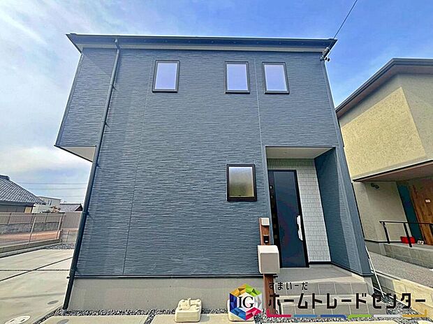 【現地外観写真】リーブルガーデン小牧原駅前 限定1棟
堂々完成しました☆
写真だけでは伝わらない魅力を、現地でぜひご確認ください。