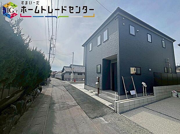 【前面道路含む現地写真】東側約2.73~2.79m公道
交通量も少なく駐車もらくらくです♪
現地のご見学はホームトレードセンター株式会社まで♪