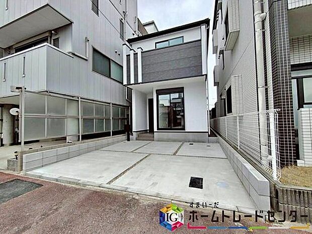 【現地外観写真】前面道路ひろびろでパーキングも楽々です！