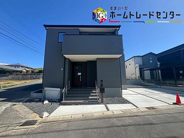 【現地外観写真】瀬戸市山の田町　全３棟（写真１号棟）
角地なので解放感がありますよ♪
陽当たりがいいので、気持ちよく過ごせそうですね！
