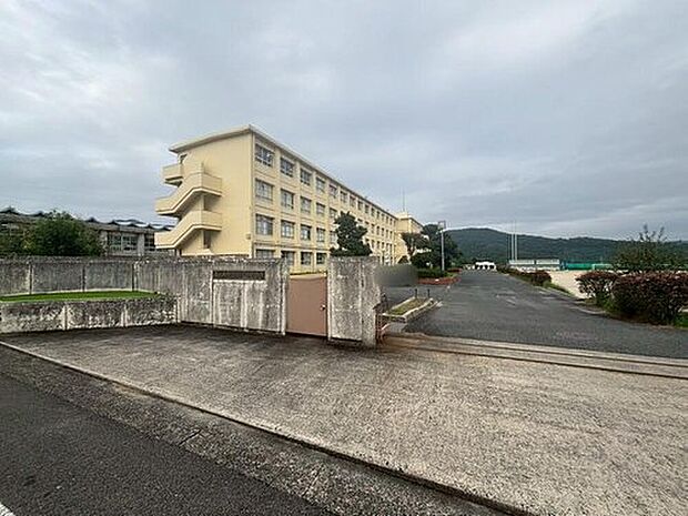 春日井市立石尾台中学校（約1,232m）