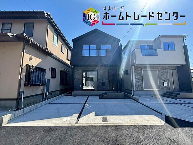 【駐車場】３号棟
各棟に並列２台駐車可能なスペースを確保しました☆
来客時も安心です♪
セカンドカー用にされてもいいですね♪
交通量が少なく、ゆとりをもって駐車できます。
駐車が必要ないスペースは他の用途多数！