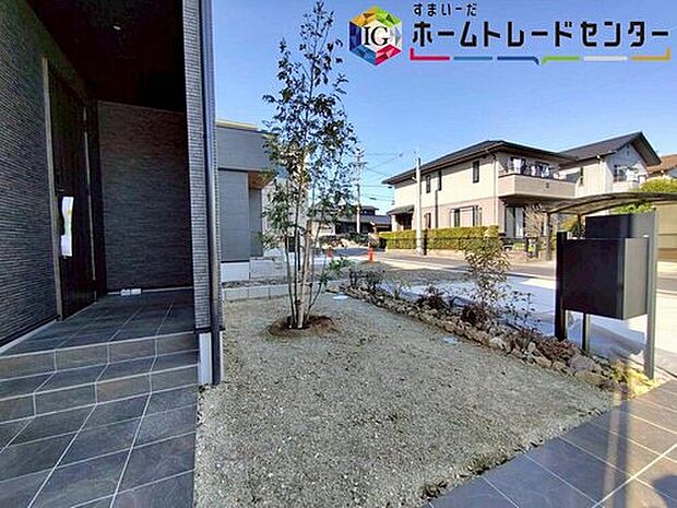 【庭】4号地
お庭がございます☆
マンションにはない戸建てならではのメリットです!
好きなお花でお庭をいっぱいに!
お子様やペットの遊び場にも♪