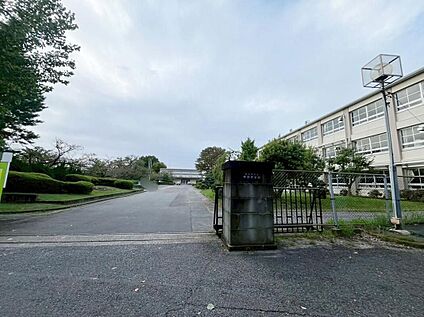 春日井市立中部中学校 2416m(徒歩31分)