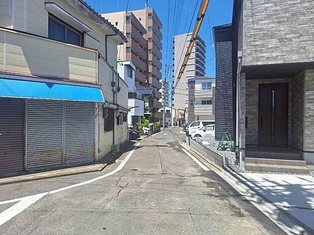【前面道路含む現地写真】限定1棟!ZEH水準省エネ住宅
飯田グループホールディングス唯一の販売専門会社のホームトレードセンターの社員が直接、当物件をご案内いたします。