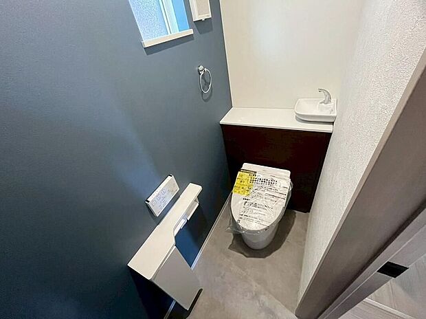 【トイレ】毎日の「ちょっとひと息」をもっと快適に。清潔と安心がそっと寄り添うトイレ空間。入るたびにほっとする。清潔さと使いやすさにこだわった心地よいトイレへ。