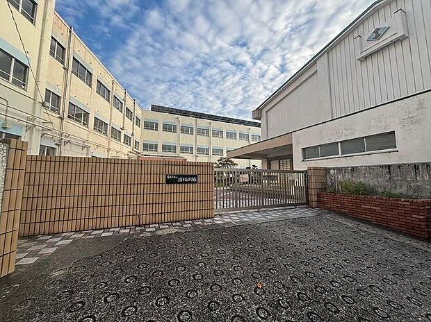 名古屋市立猪子石小学校(約320m)
