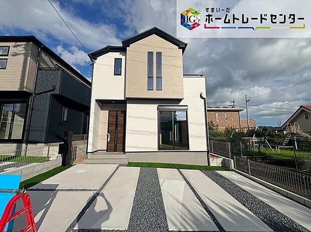 【現地外観写真】瀬戸市八幡台4期 全2棟(写真2号棟)堂々完成しました☆シンプルで洗練されたデザインが魅力の新築外観!ぜひ実際に現地でご覧ください♪