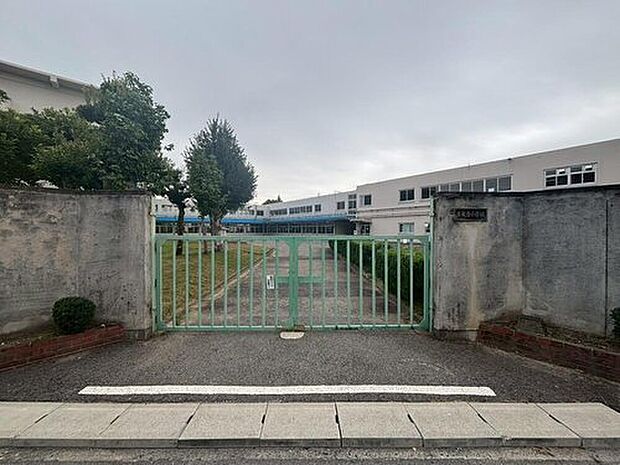 春日井市立岩成台小学校(約600m)