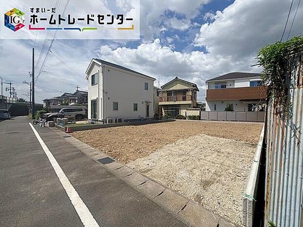 【現地外観写真】一戸建ての大きなメリットは、「自分の土地」を自由に使えること。好きなペットが飼えるほか、ガーデニングやＤＩＹ、車やバイクの手入れなど様々な趣味を楽しめます♪
