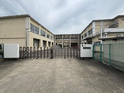 小牧市立北里小学校 900m(徒歩12分)