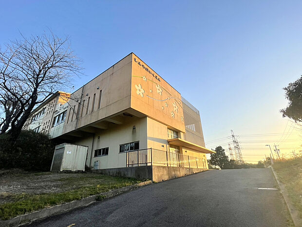 新知保育園（約800m）