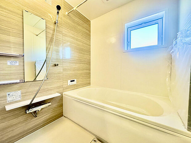 【浴室】雨の日や花粉の時期に嬉しい浴室乾燥機付き！