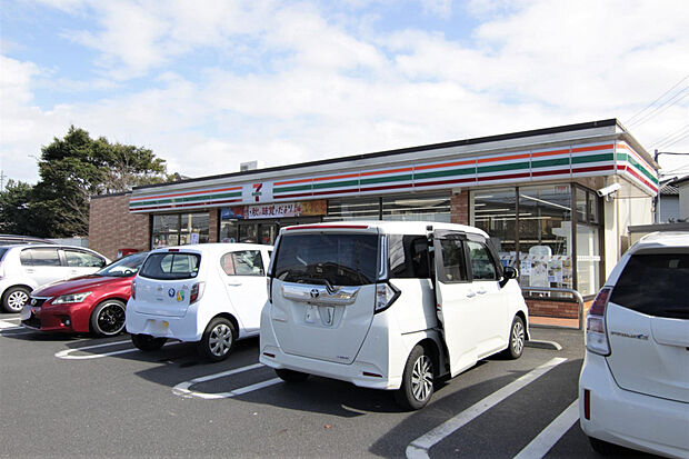 セブンイレブン竜ヶ崎六斗蒔店（約658m）