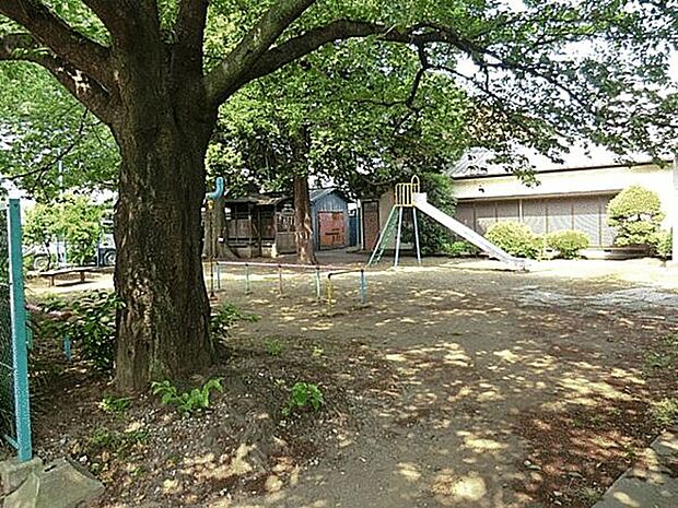 三峰神社こども広場まで1372m