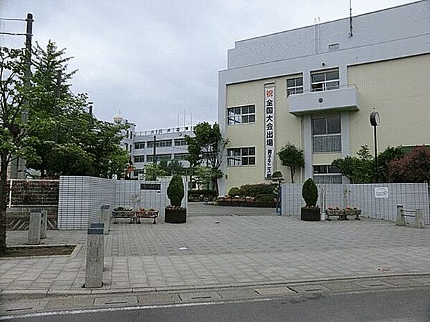 川口市立榛松中学校(約1,842m)