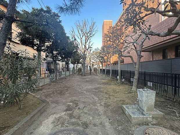 新中宿児童公園(約477m)