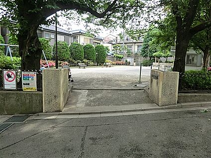 西が丘三ツ和公園 189m