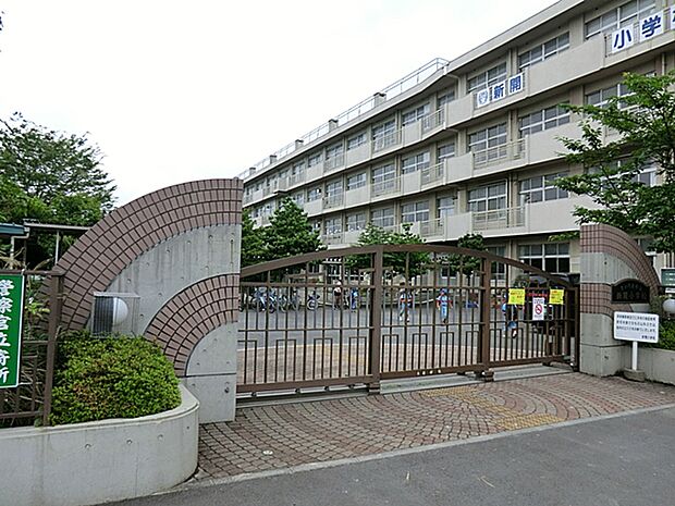 さいたま市立新開小学校(約1,044m)