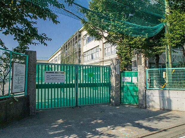 杉並区立高井戸第三小学校（約682m）