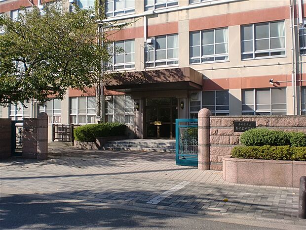 名古屋市立あずま中学校（約368m）