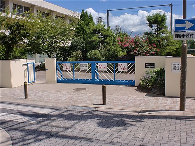 名古屋市立桜田中学校（約689m）