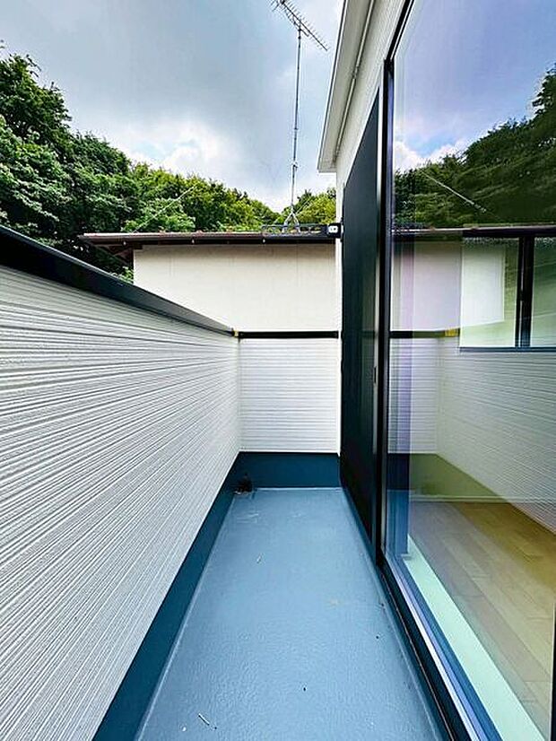 【その他内観】■バルコニー■
あたたかな朝日を室内に取り込む、東向きバルコニー！気持ちよく朝を迎えられますね♪