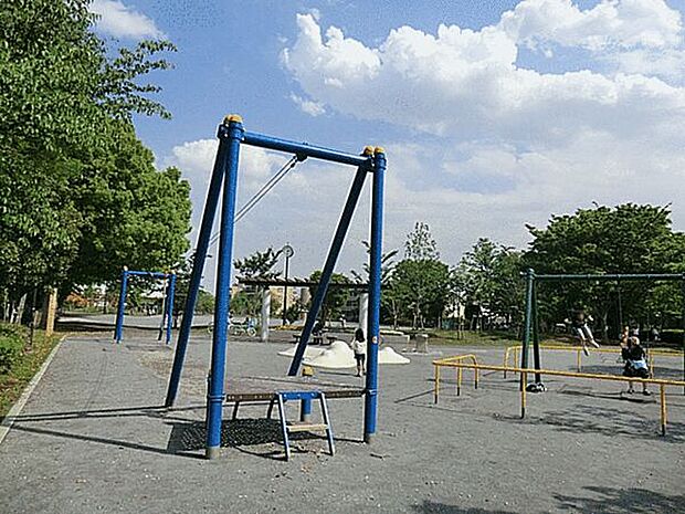 堀崎中央公園(約540m)