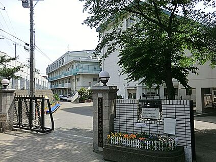 さいたま市立大谷口小学校 332m
