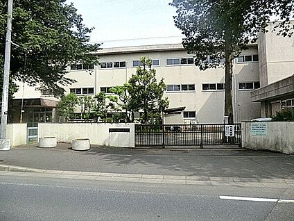 船橋市立高根台第二小学校 733m