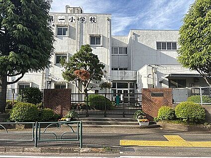 八王子市立横山第一小学校 1257m