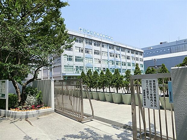 江戸川区立西葛西中学校(約882m)