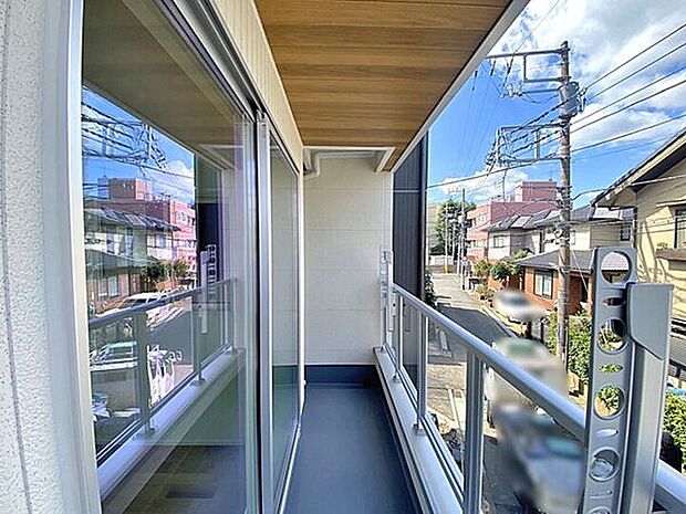 【その他内観】■バルコニー(1号棟)■
バルコニーは2、3階にそれぞれご用意しました!一度に沢山の洗濯物が干せて家事の時短になりますね◎
