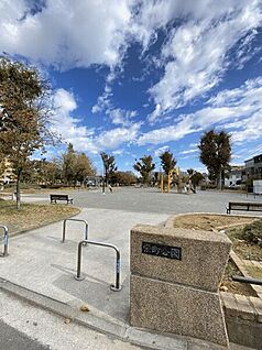 栄町公園 761m